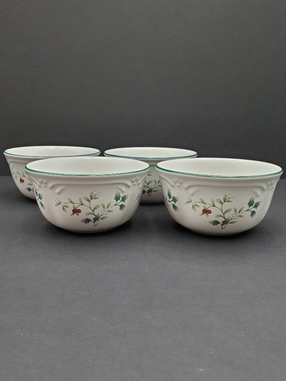 Pfaltzgraff Winterberry Dessert Bowls Holiday Fruit Berry Sauce Bowls
